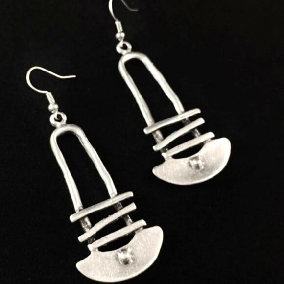 New Women's Bohemian Style Vintage looking Silver Drop Earrings hook design - Picture 1 of 9